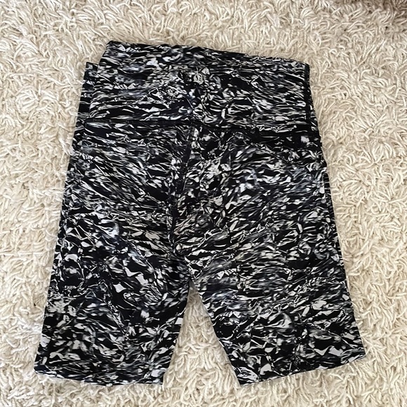 Lululemon Wunder Under - Picture 2 of 3